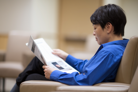 individu-dos-salle-attente-brochures