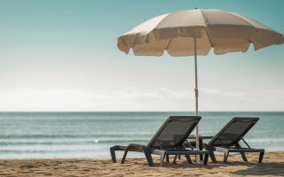 transat-vide-parasol-plage-soleil