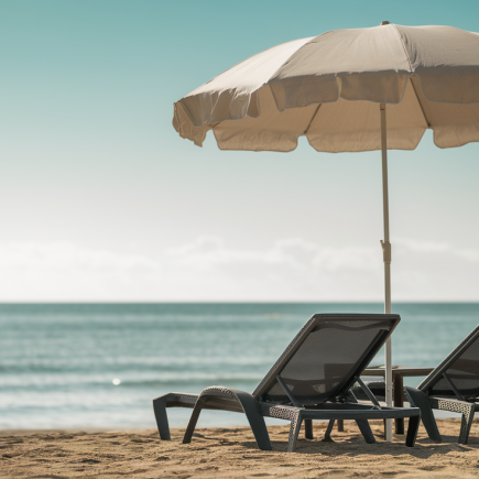 transat-vide-parasol-plage-soleil
