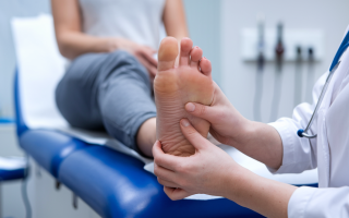 podologue-pied-examen-contexte-medical