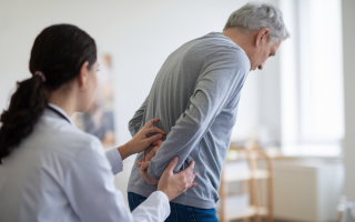 sante-consultation-patient-posture-discussion